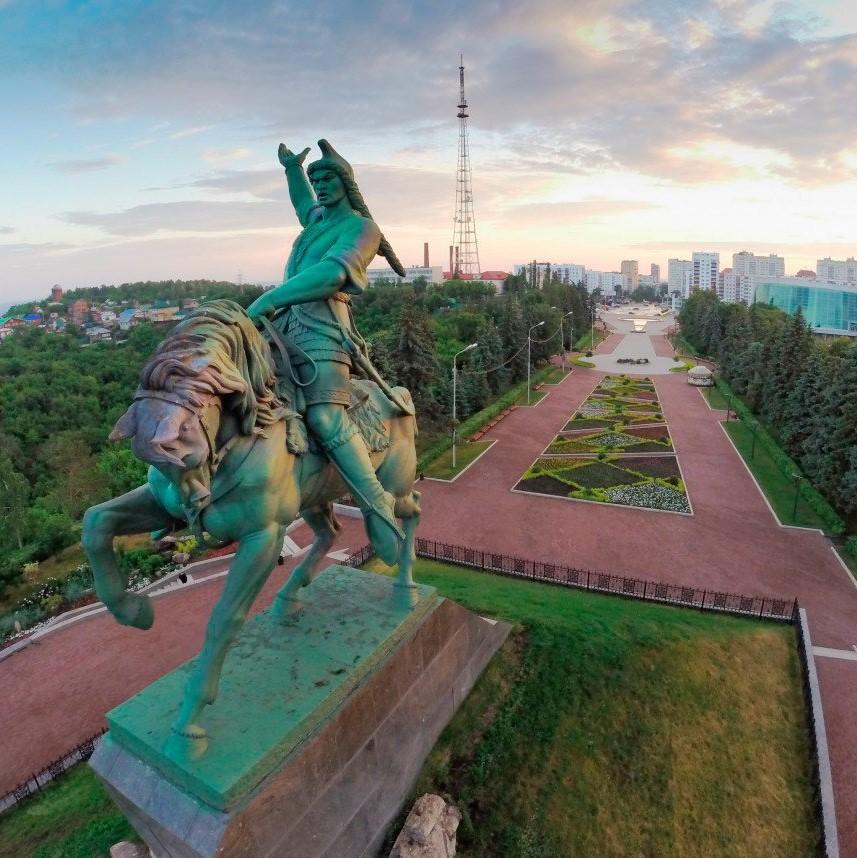 Памятник национальному башкирскому герою Салавату Юлаеву