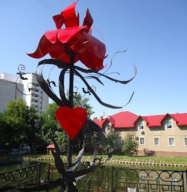 Памятник «Аленький цветочек»