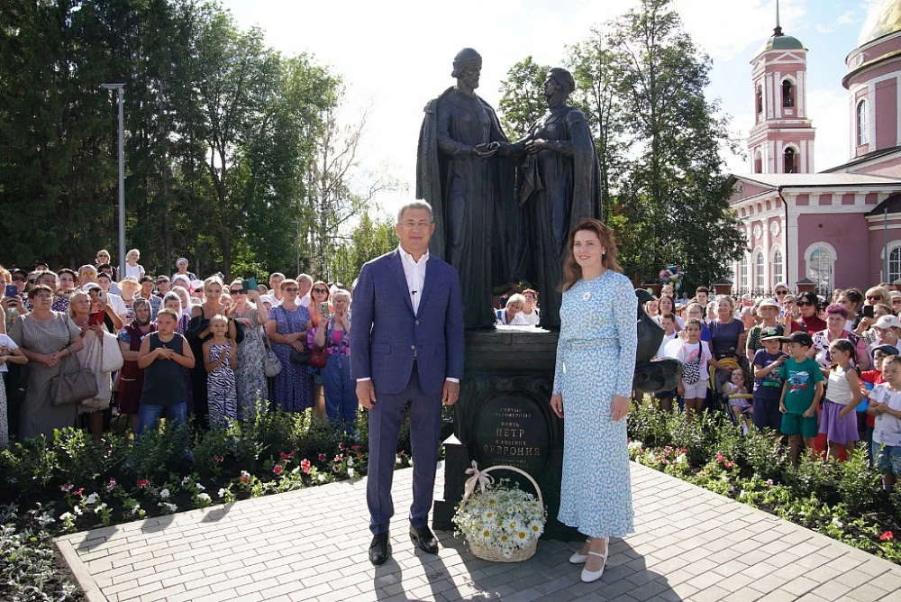 В Бирске открыли памятник святым Петру и Февронии – покровителям семьи